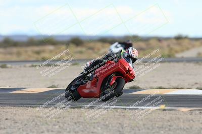 media/Nov-16-2025-Race Pace (Sun) [[8c5fa54630]]/Non Verified Riders (1st 20 Minutes)/5-Turn 15 (110pm)/